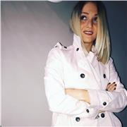 Fashion Designer e Stylist laureata all'Accademia d'Arte di Milano, propone lezioni di qualsiasi disciplina inerente la MODA e il COSTUME a Torino. Disponibile anche per videolezioni in tutta Italia
